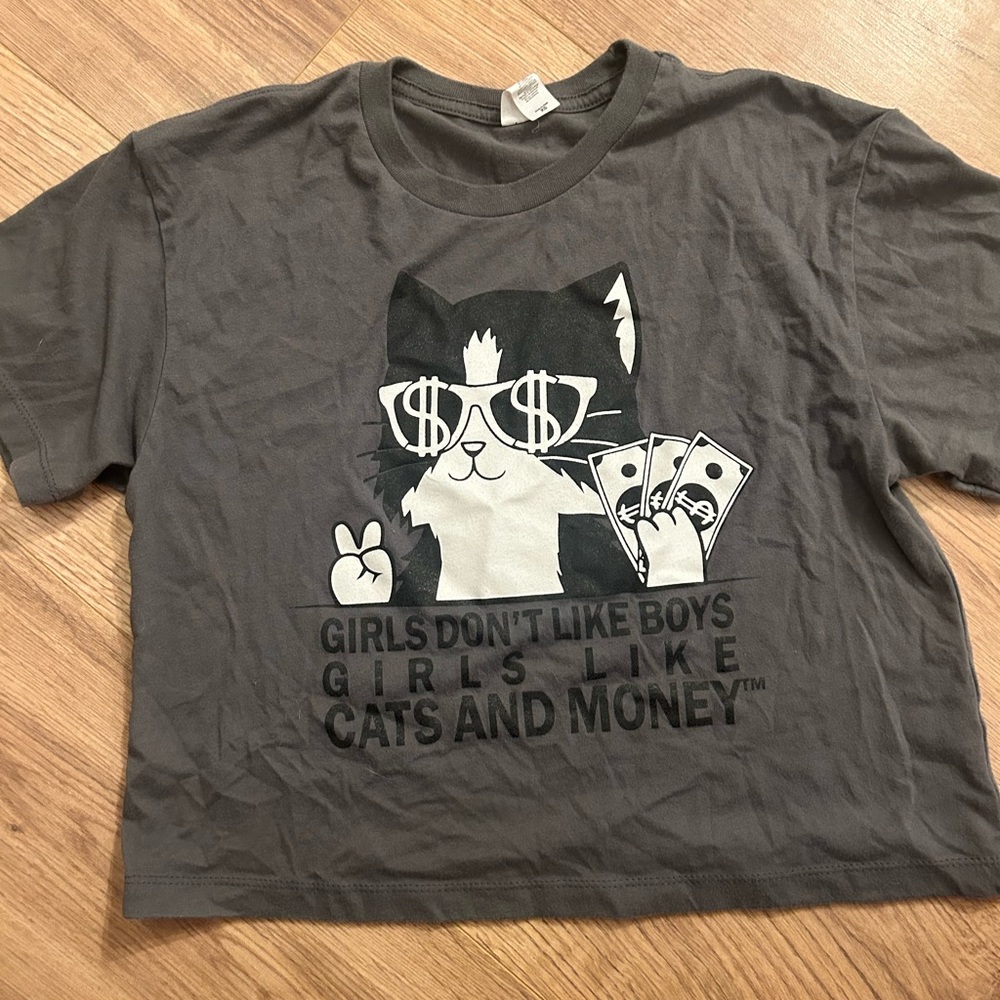 Gray Cat Graphic T-Shirt